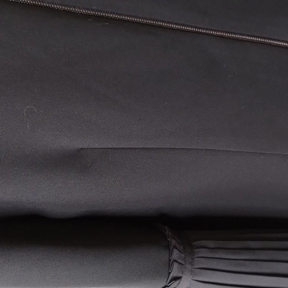 Tahari black long sleeve dress Sz 8 Beautiful design, long expose zipper in back - Picture 9 of 15